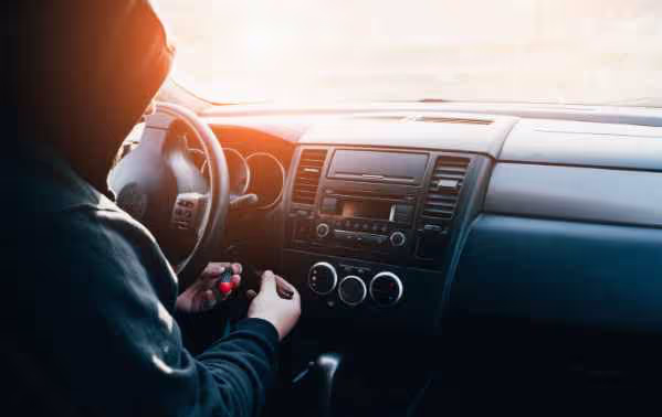 Dief in auto