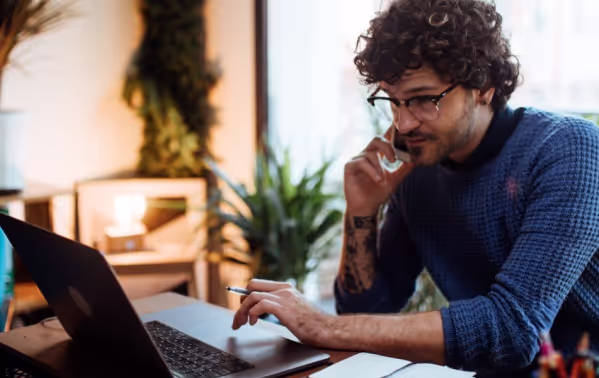 man in studentenwoning