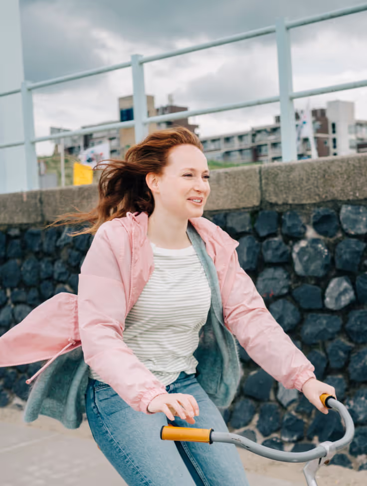 Vrouw op de fiets