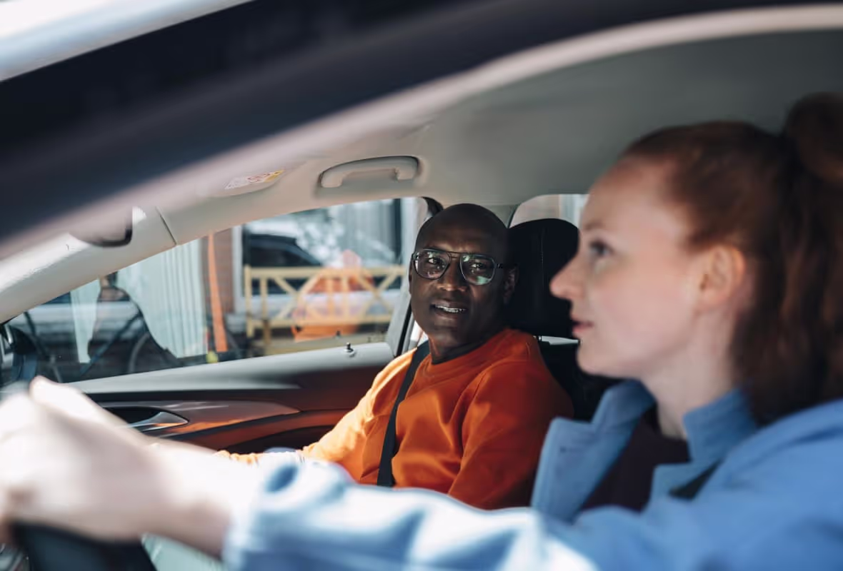 Stel in auto praten