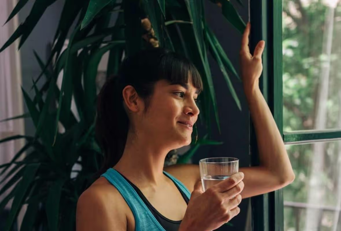 Vrouw met glas water