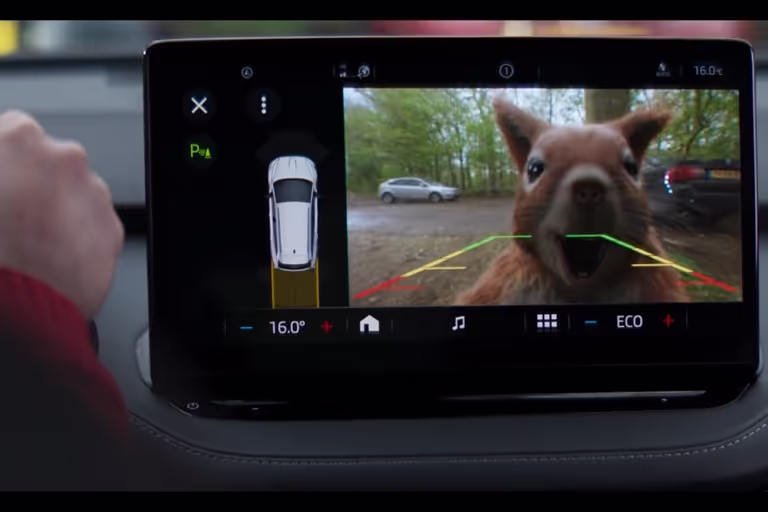 Een still van de eekhoorn uit de campagnevideo van Allianz Direct